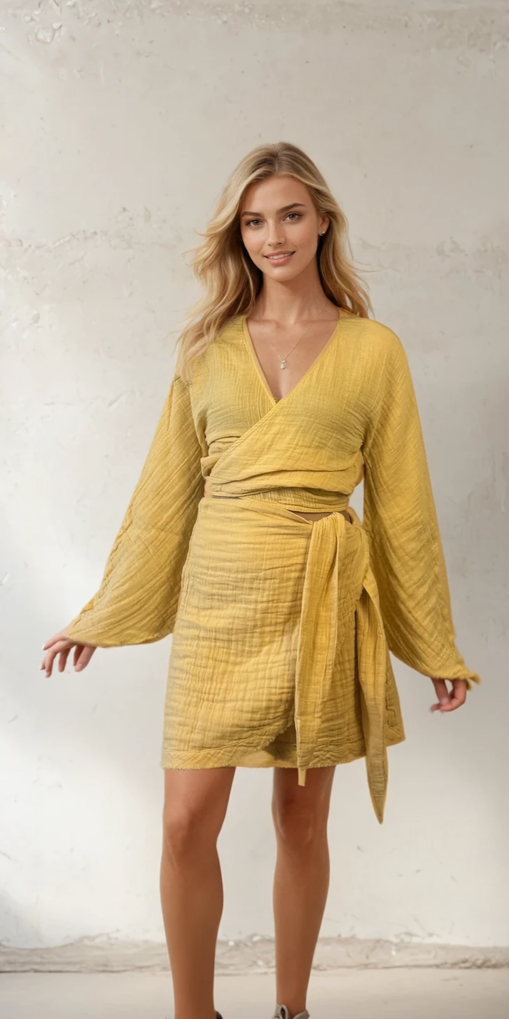 Hafif ve nefes alabilen pamuklu müslin kumaş
Özgün parça boyama deseni
Akıcı ve zarif kesim
Günlük ve özel kombinlere uygun kullanım