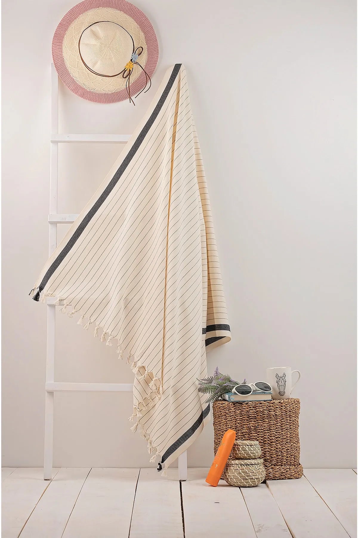 %80 Pamuk, %20 Bambu
Boyut: 95x180 cm (Saçaklar hariç)
Hafif, yüksek su emici ve hızlı kuruyan yapı