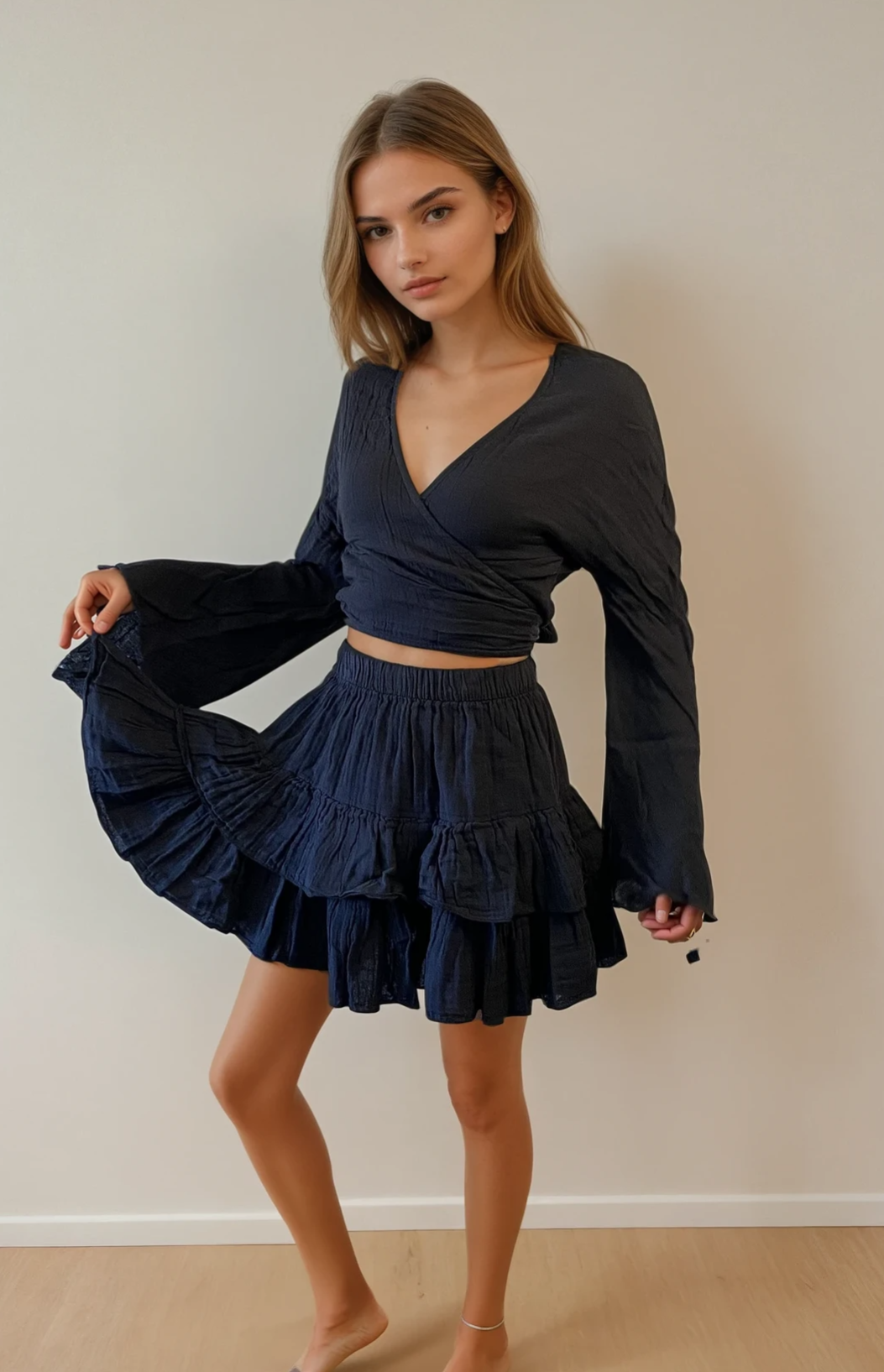 Hafif ve yumuşak müslin kumaş
Modern ve zarif tasarım
Rahat kesimiyle hareket özgürlüğü