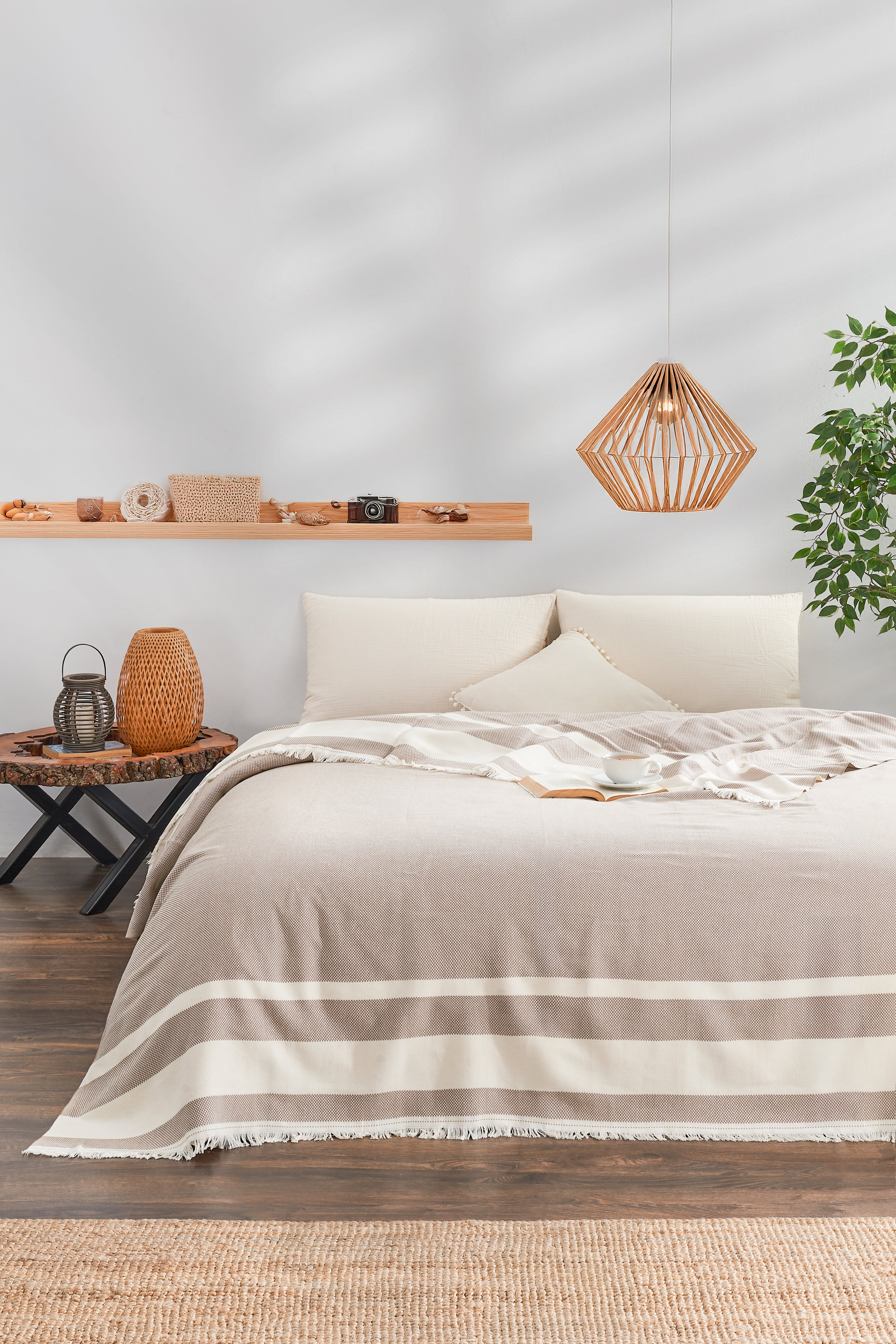 Ölçü: 200x240 cm
%100 pamuk dokuma kumaş
Yumuşak ve nefes alabilir yapı