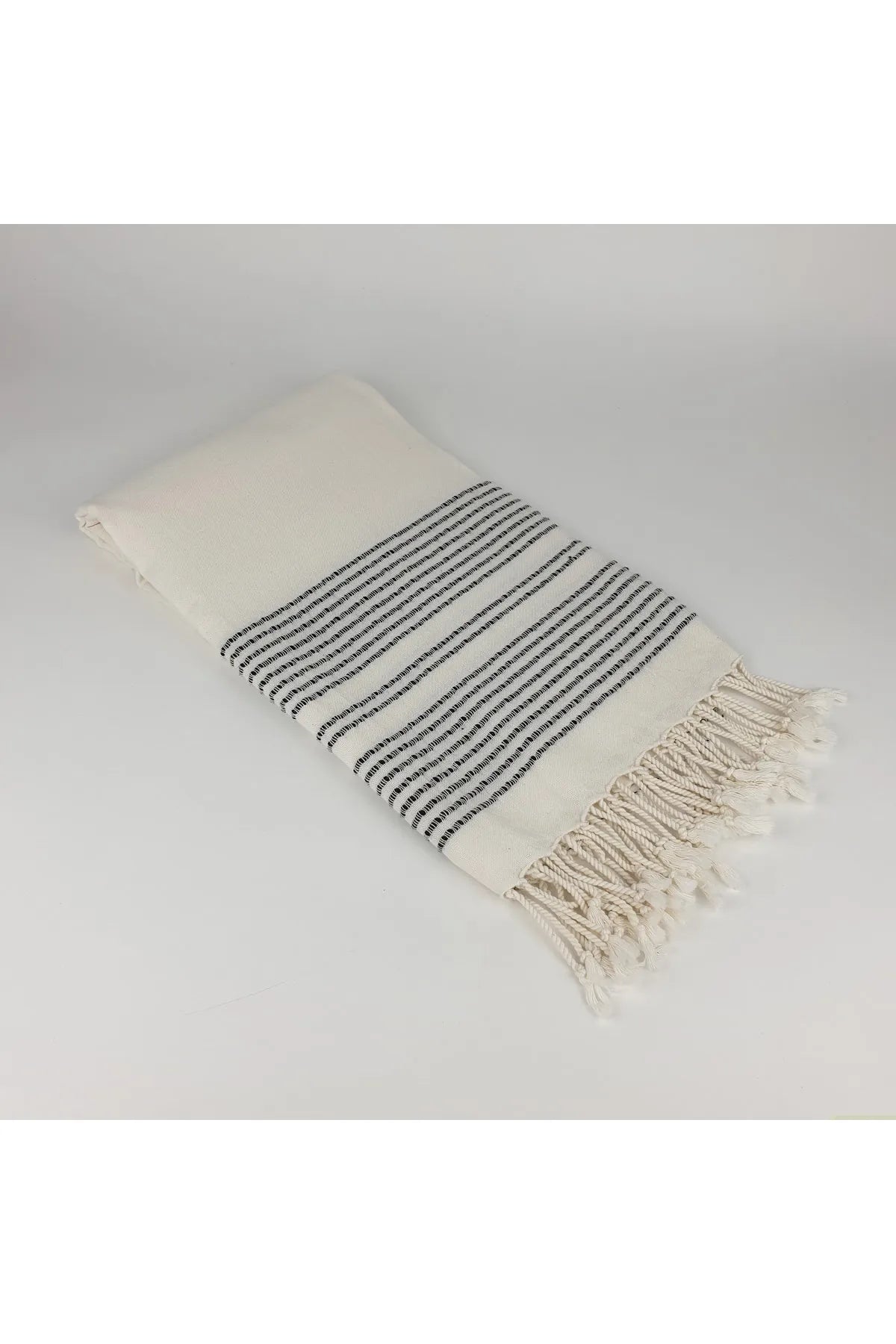 %80 Pamuk, %20 Bambu
Boyut: 95x180 cm (Saçaklar hariç)
Hafif, yüksek su emici ve hızlı kuruyan yapı