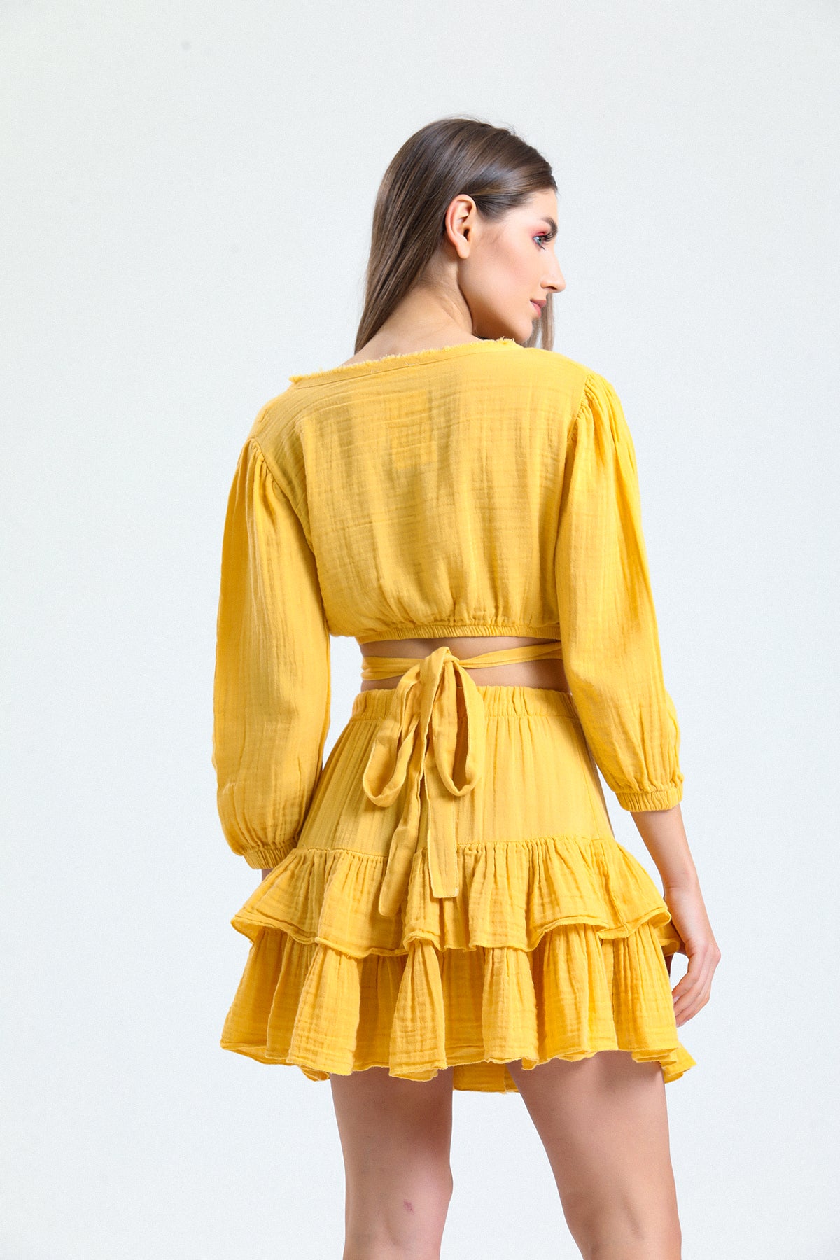 Hafif ve yumuşak müslin kumaş
Modern ve zarif tasarım
Rahat kesimiyle hareket özgürlüğü