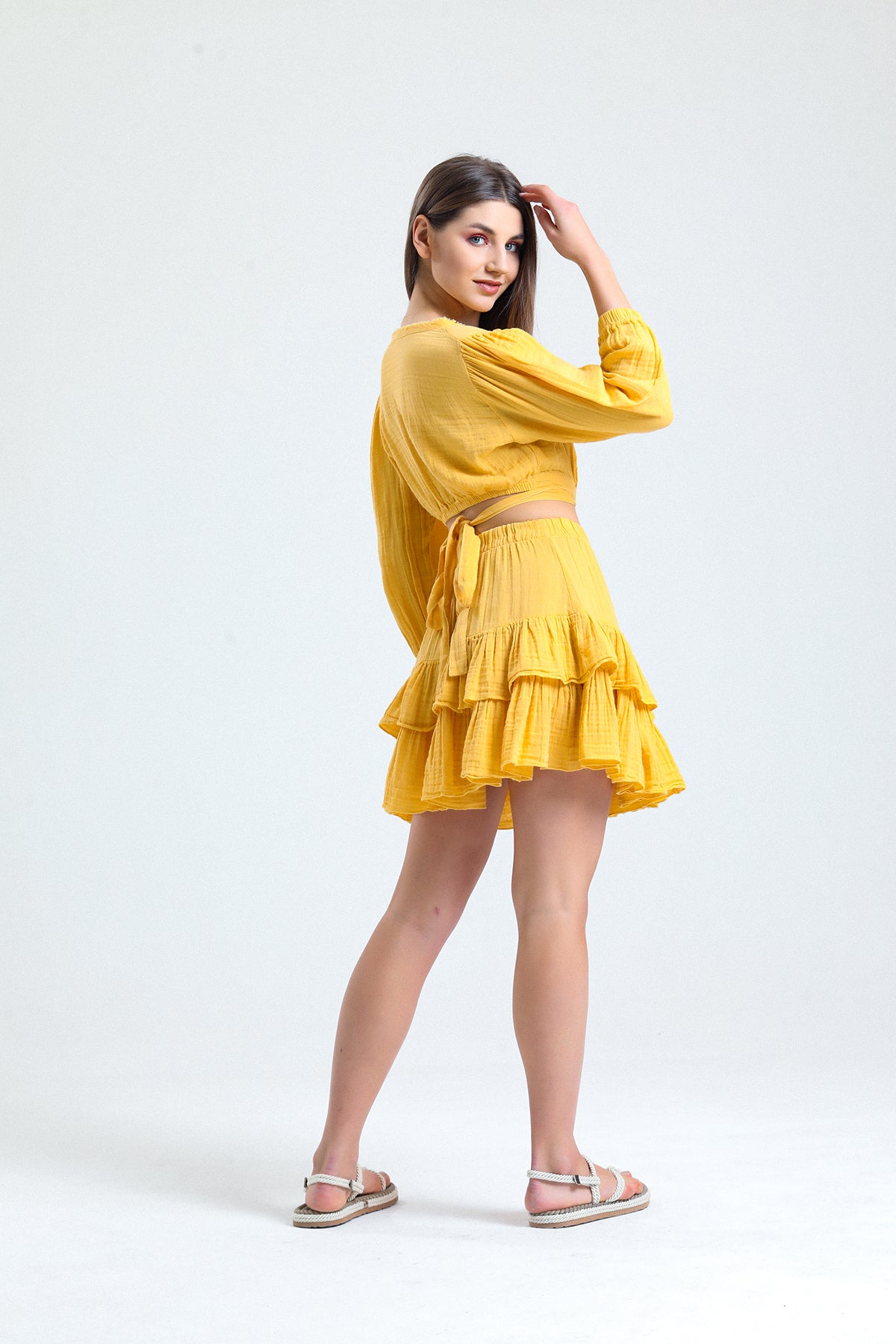 Hafif ve yumuşak müslin kumaş
Modern ve zarif tasarım
Rahat kesimiyle hareket özgürlüğü