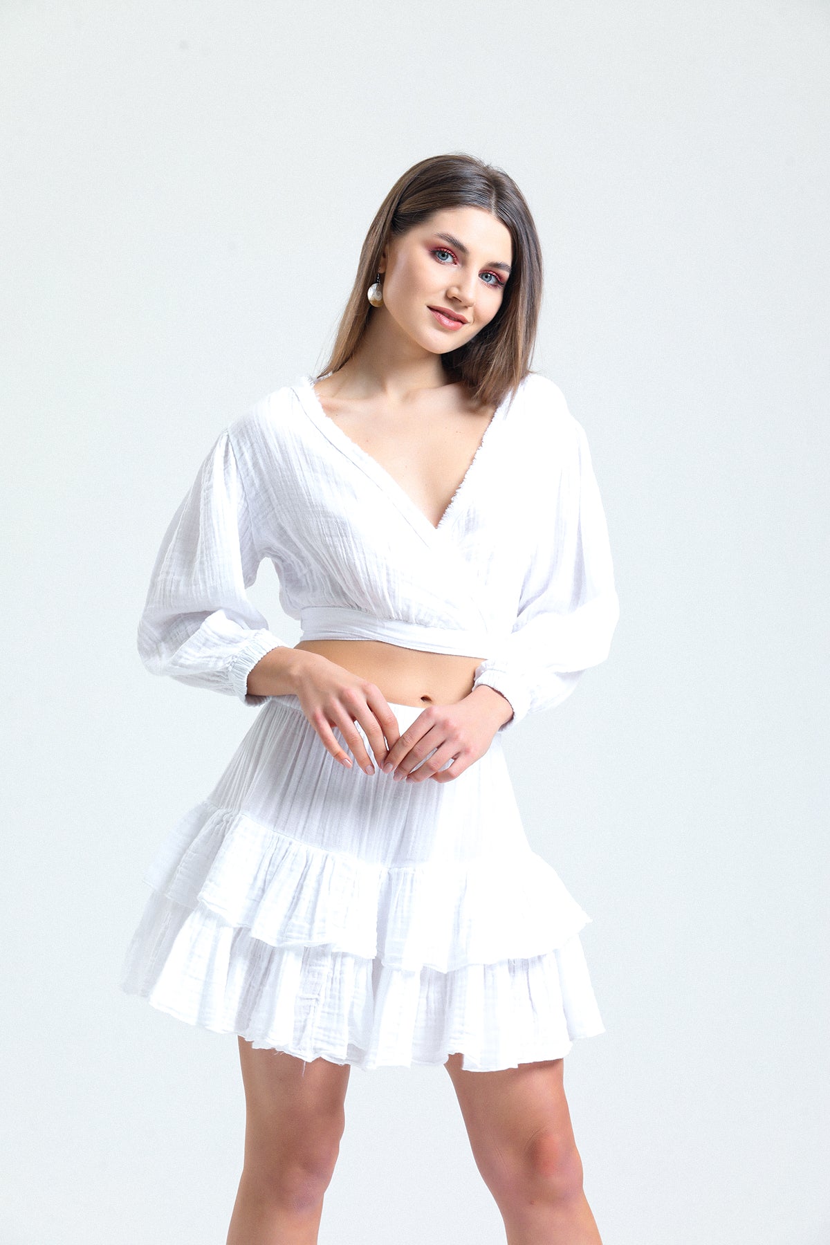 Hafif ve yumuşak müslin kumaş
Modern ve zarif tasarım
Rahat kesimiyle hareket özgürlüğü