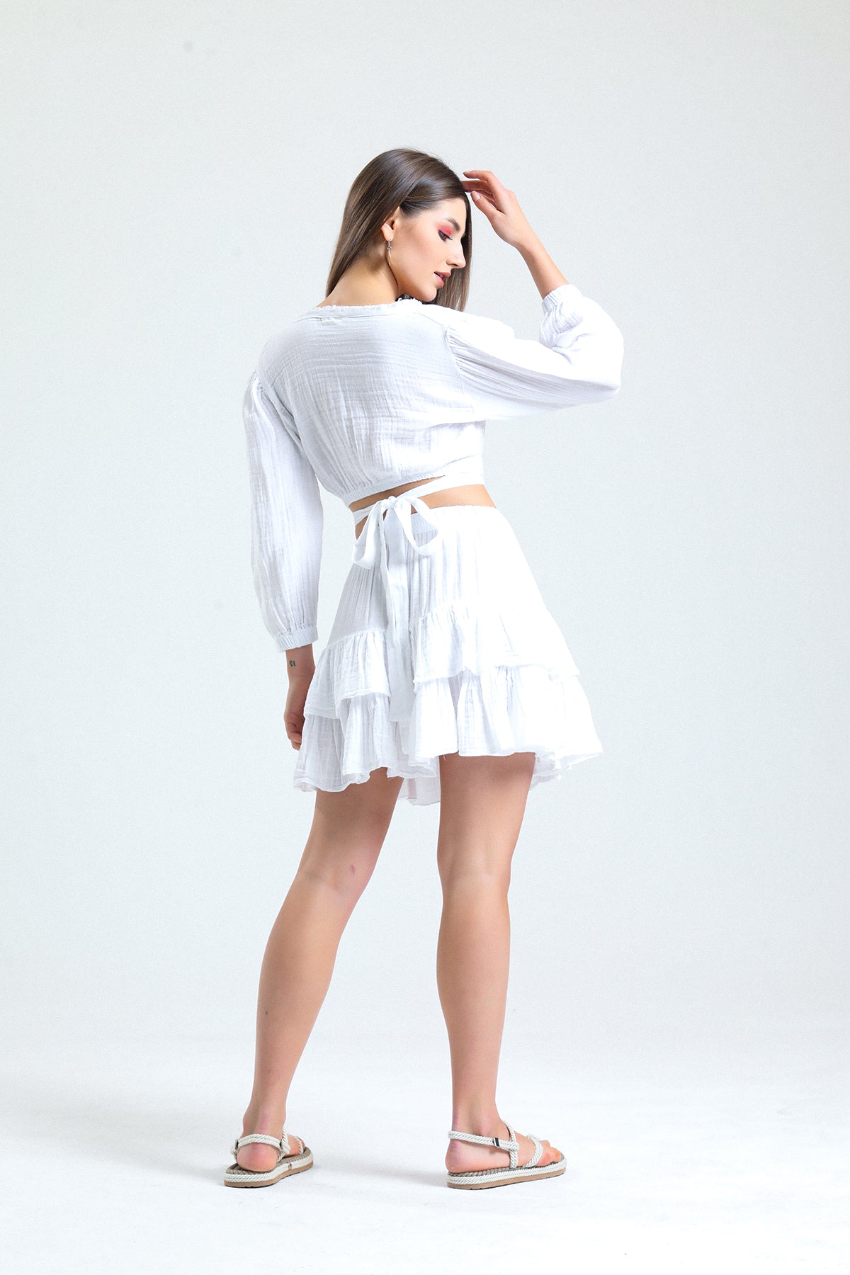 Hafif ve yumuşak müslin kumaş
Modern ve zarif tasarım
Rahat kesimiyle hareket özgürlüğü