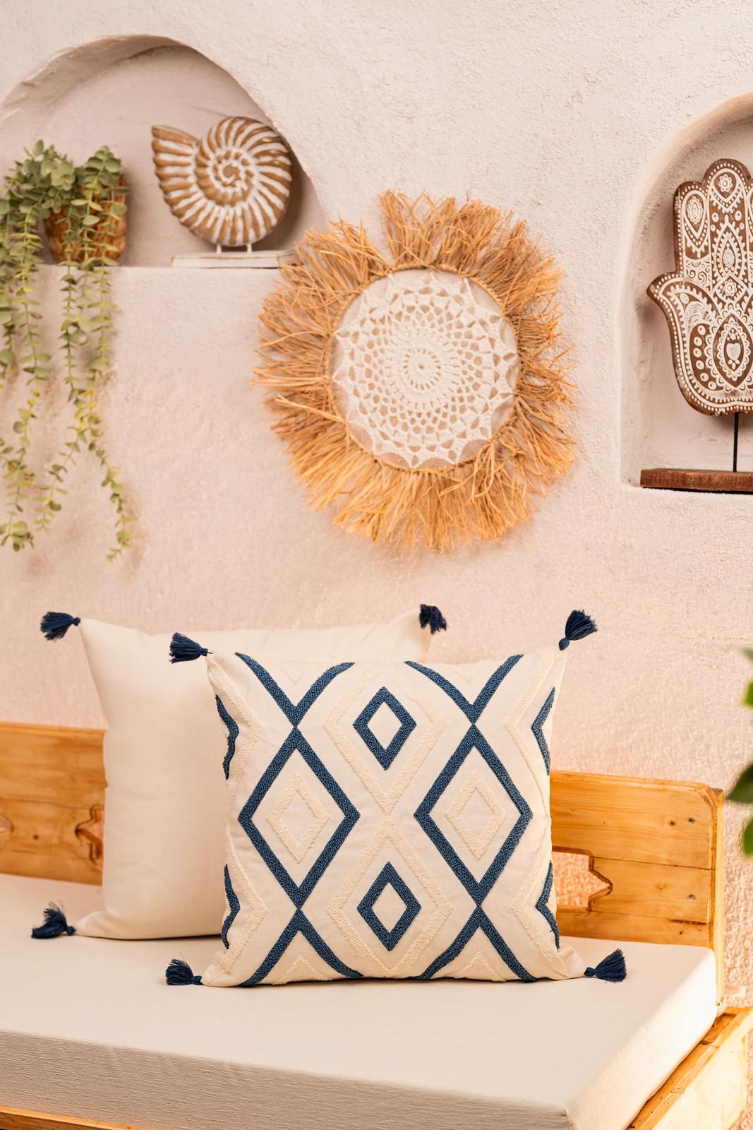 Ölçü: 50x50 cm
Kumaş: %100 Pamuk
Kumaş Özelliği: Yumuşak, hafif ve nefes alabilen doku
Kapanış Şekli: Gizli fermuarlı