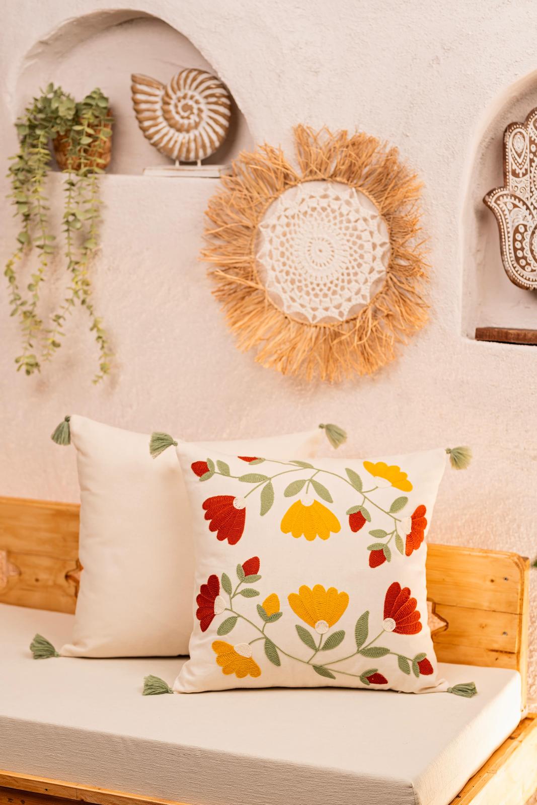 Ölçü: 50x50 cm
Kumaş: %100 Pamuk
Kumaş Özelliği: Yumuşak, hafif ve nefes alabilen doku
Kapanış Şekli: Gizli fermuarlı