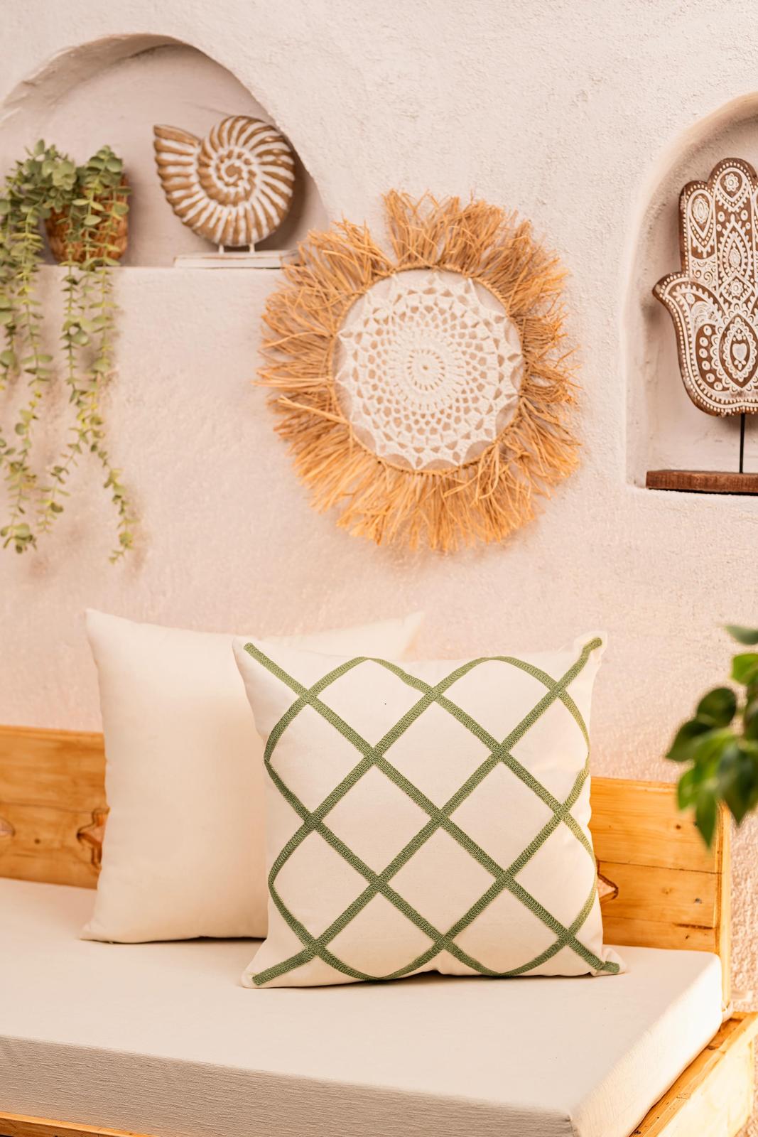 Ölçü: 50x50 cm
Kumaş: %100 Pamuk
Kumaş Özelliği: Yumuşak, hafif ve nefes alabilen doku
Kapanış Şekli: Gizli fermuarlı