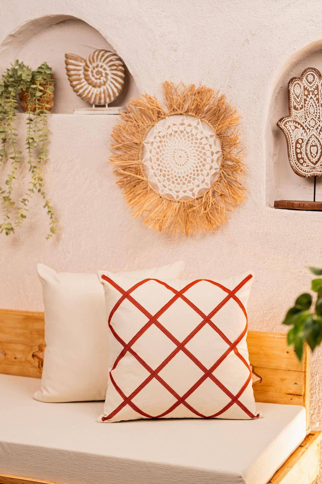 Ölçü: 50x50 cm
Kumaş: %100 Pamuk
Kumaş Özelliği: Yumuşak, hafif ve nefes alabilen doku
Kapanış Şekli: Gizli fermuarlı