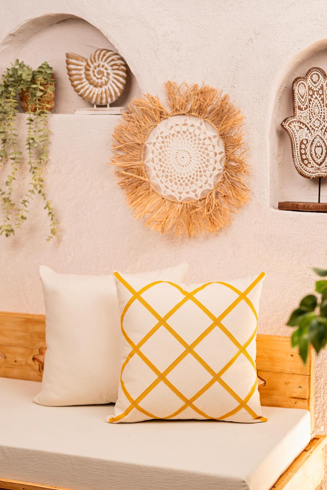 Ölçü: 50x50 cm
Kumaş: %100 Pamuk
Kumaş Özelliği: Yumuşak, hafif ve nefes alabilen doku
Kapanış Şekli: Gizli fermuarlı