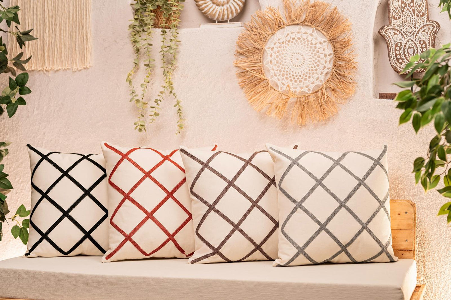 Ölçü: 50x50 cm
Kumaş: %100 Pamuk
Kumaş Özelliği: Yumuşak, hafif ve nefes alabilen doku
Kapanış Şekli: Gizli fermuarlı