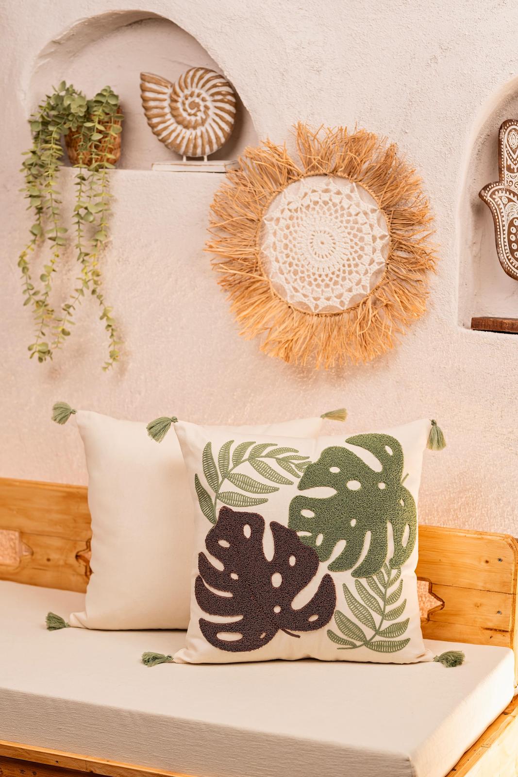 Ölçü: 50x50 cm
Kumaş: %100 Pamuk
Kumaş Özelliği: Yumuşak, hafif ve nefes alabilen doku
Kapanış Şekli: Gizli fermuarlı