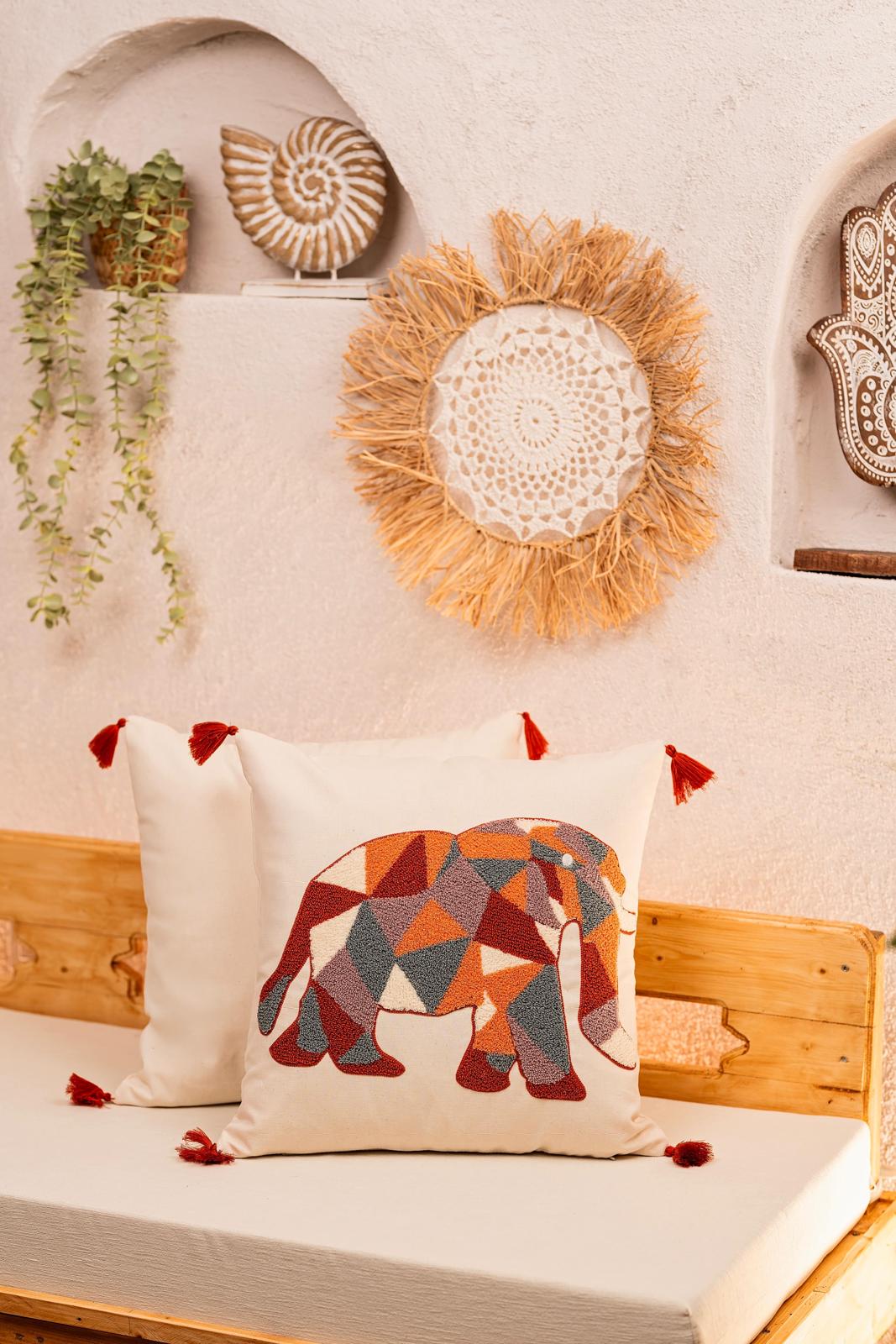 Ölçü: 50x50 cm
Kumaş: %100 Pamuk
Kumaş Özelliği: Yumuşak, hafif ve nefes alabilen doku
Kapanış Şekli: Gizli fermuarlı