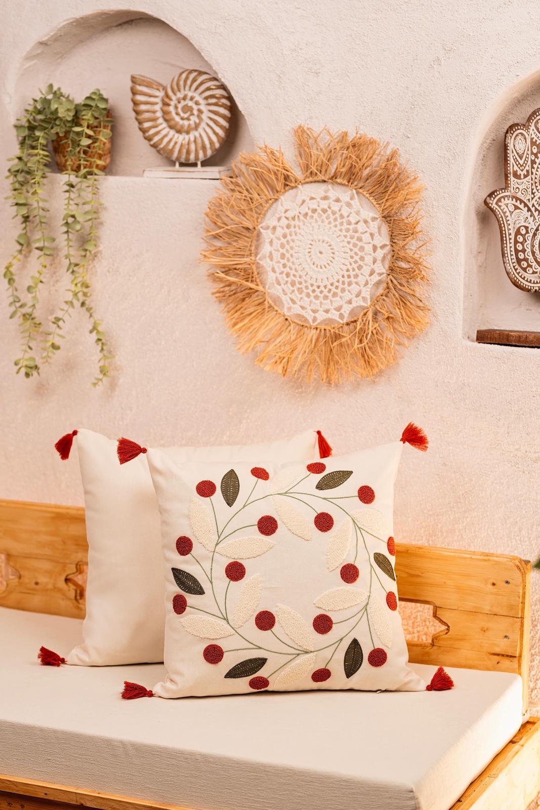 Ölçü: 50x50 cm
Kumaş: %100 Pamuk
Kumaş Özelliği: Yumuşak, hafif ve nefes alabilen doku
Kapanış Şekli: Gizli fermuarlı