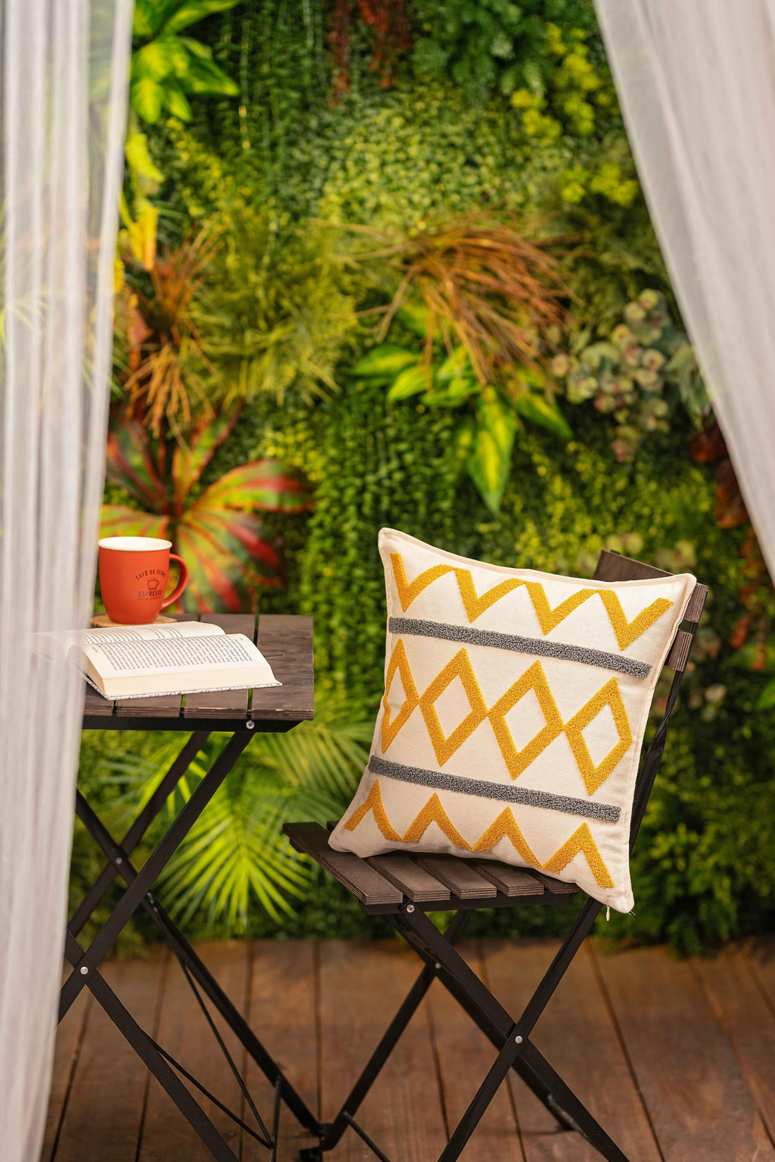 Baklava Desenli Püsküllü Kırlent Kılıfı