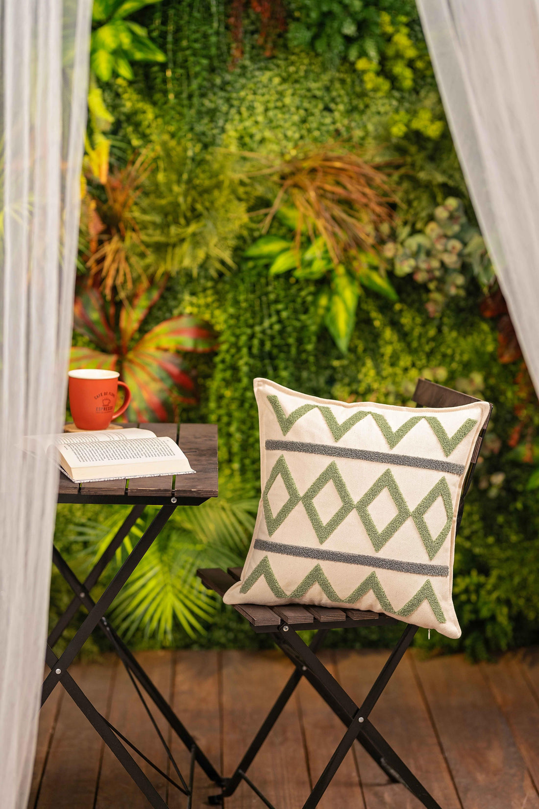 Baklava Desenli Püsküllü Kırlent Kılıfı