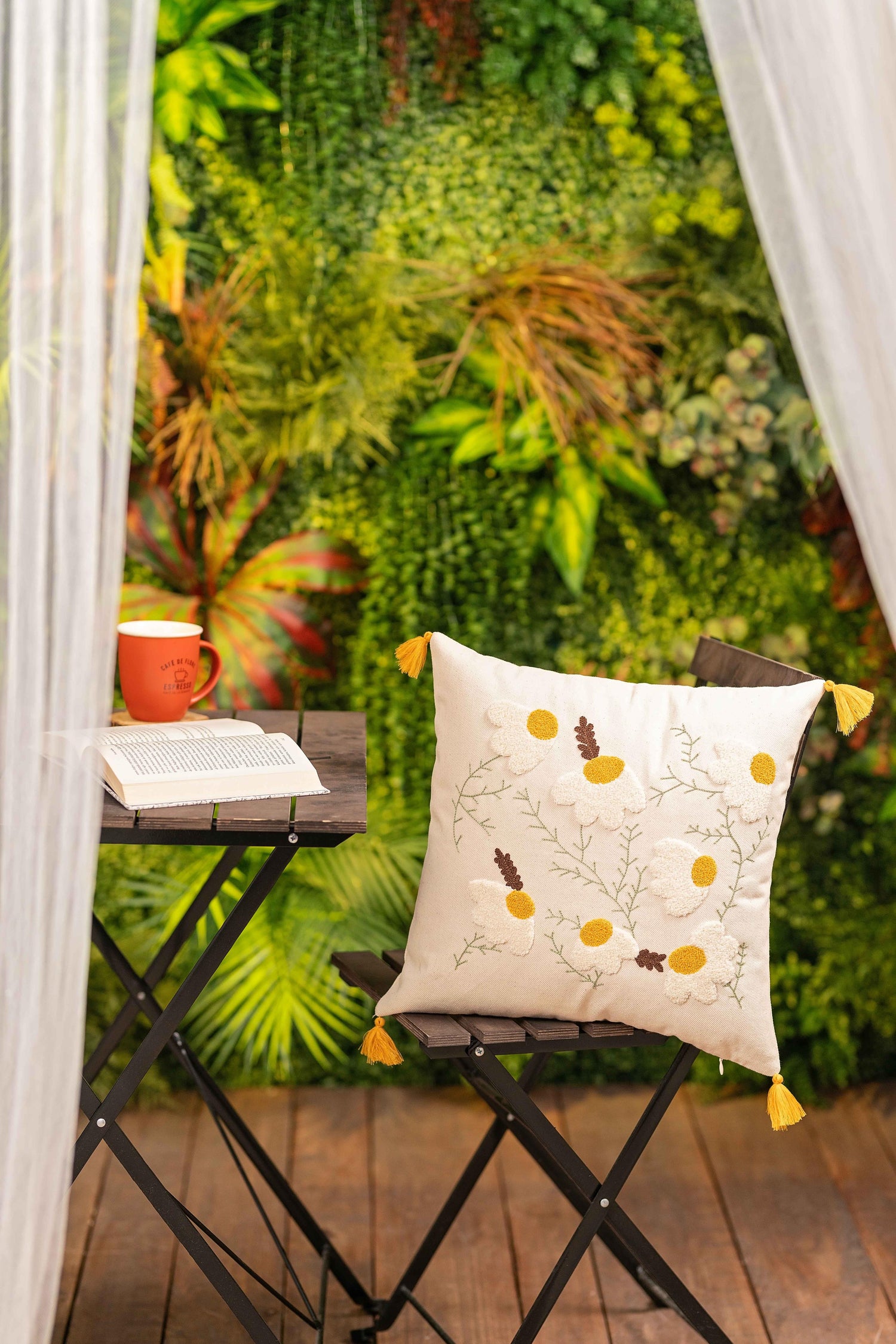 Ölçü: 50x50 cm
Kumaş: %100 Pamuk
Kumaş Özelliği: Yumuşak, hafif ve nefes alabilen doku
Kapanış Şekli: Gizli fermuarlı