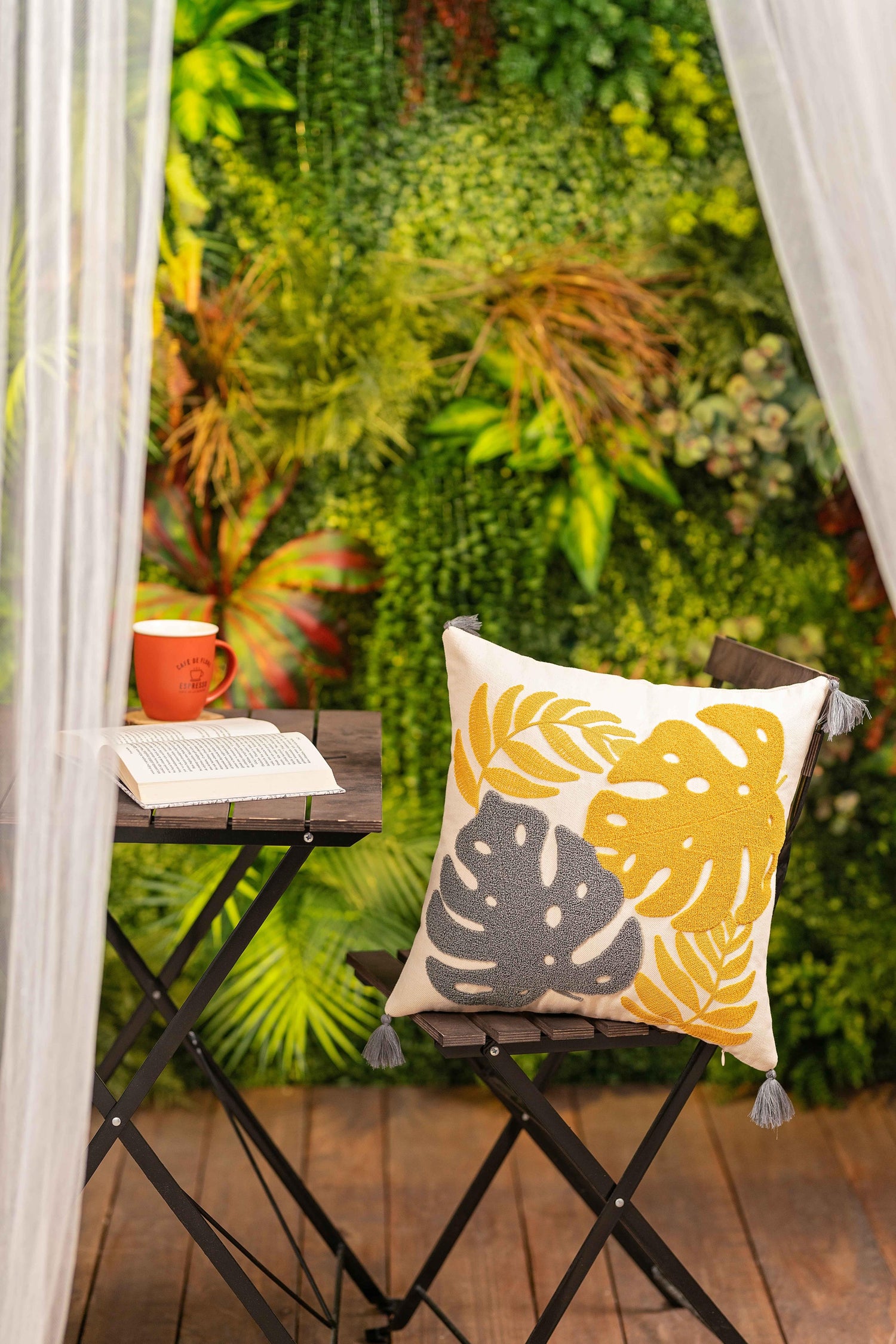 Ölçü: 50x50 cm
Kumaş: %100 Pamuk
Kumaş Özelliği: Yumuşak, hafif ve nefes alabilen doku
Kapanış Şekli: Gizli fermuarlı