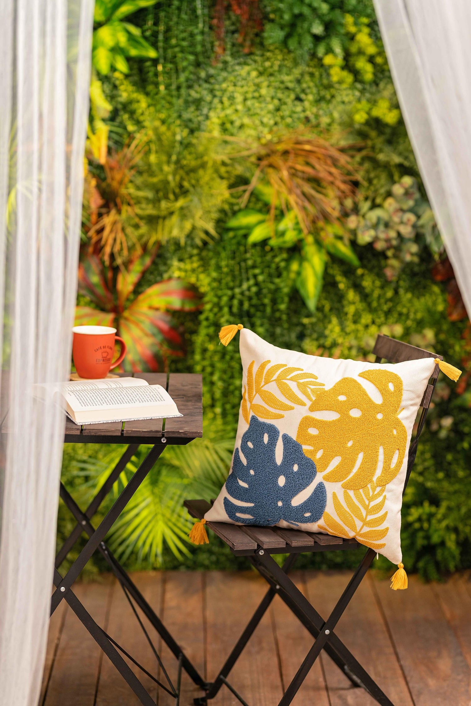 Ölçü: 50x50 cm
Kumaş: %100 Pamuk
Kumaş Özelliği: Yumuşak, hafif ve nefes alabilen doku
Kapanış Şekli: Gizli fermuarlı