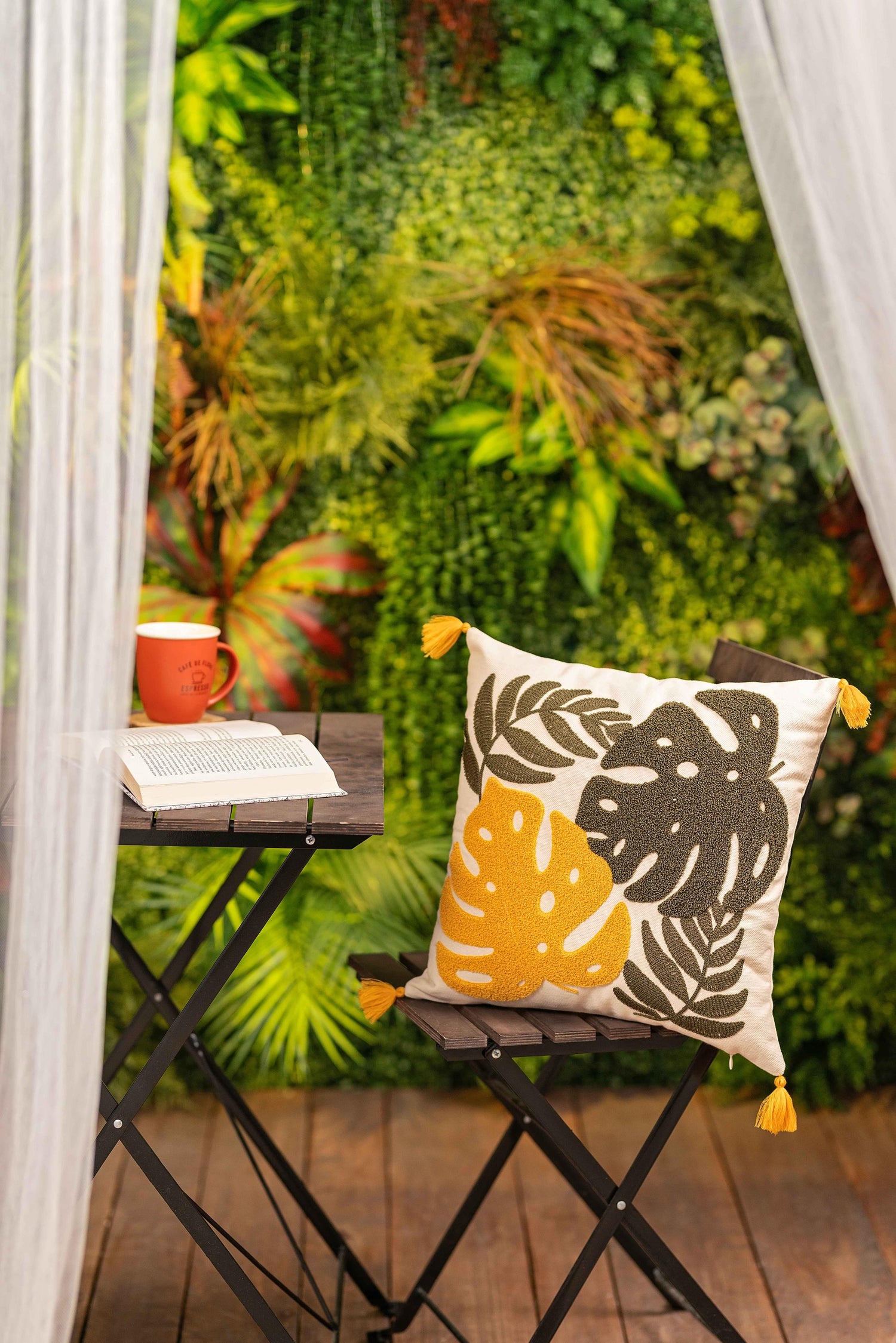 Ölçü: 50x50 cm
Kumaş: %100 Pamuk
Kumaş Özelliği: Yumuşak, hafif ve nefes alabilen doku
Kapanış Şekli: Gizli fermuarlı