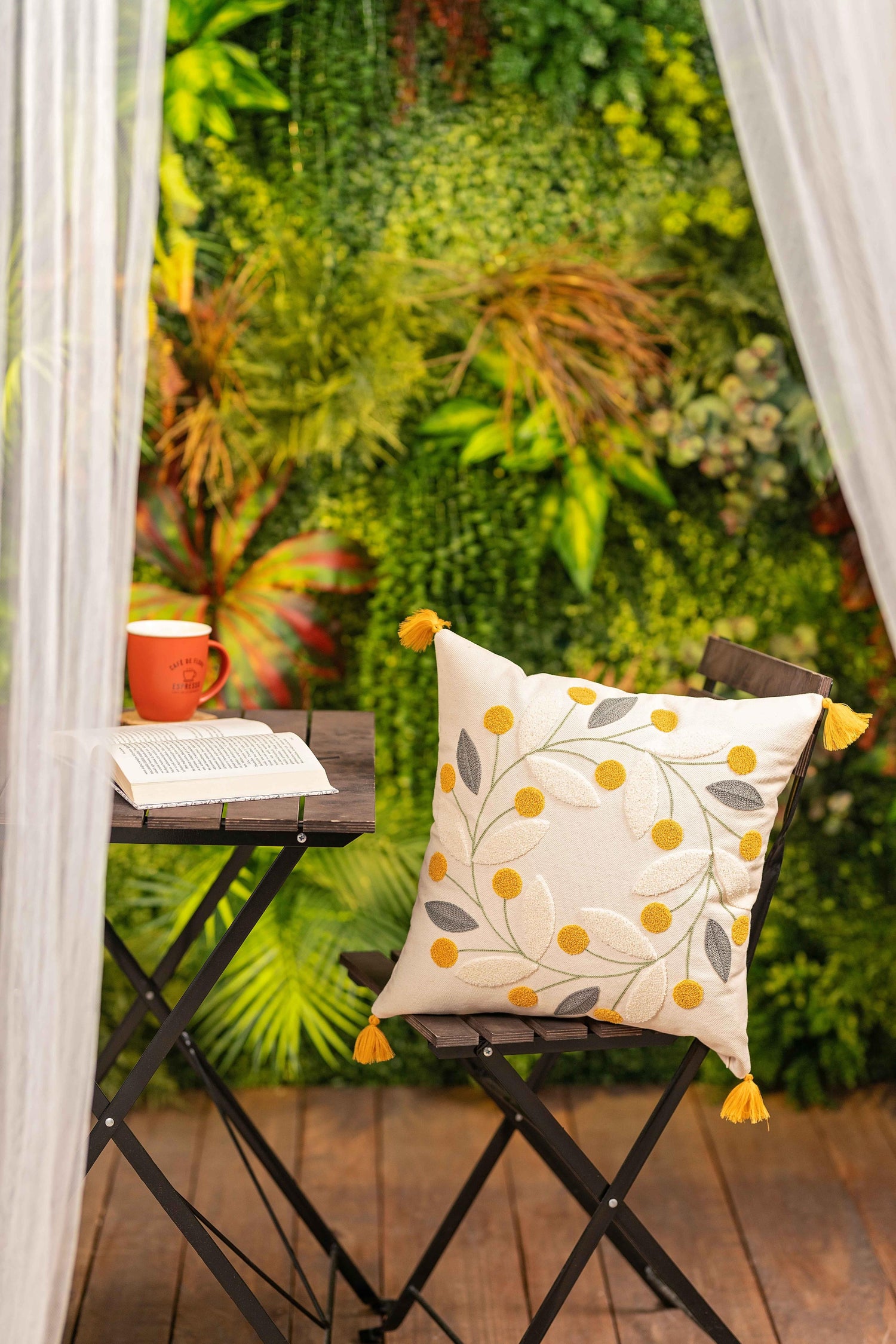 Ölçü: 50x50 cm
Kumaş: %100 Pamuk
Kumaş Özelliği: Yumuşak, hafif ve nefes alabilen doku
Kapanış Şekli: Gizli fermuarlı