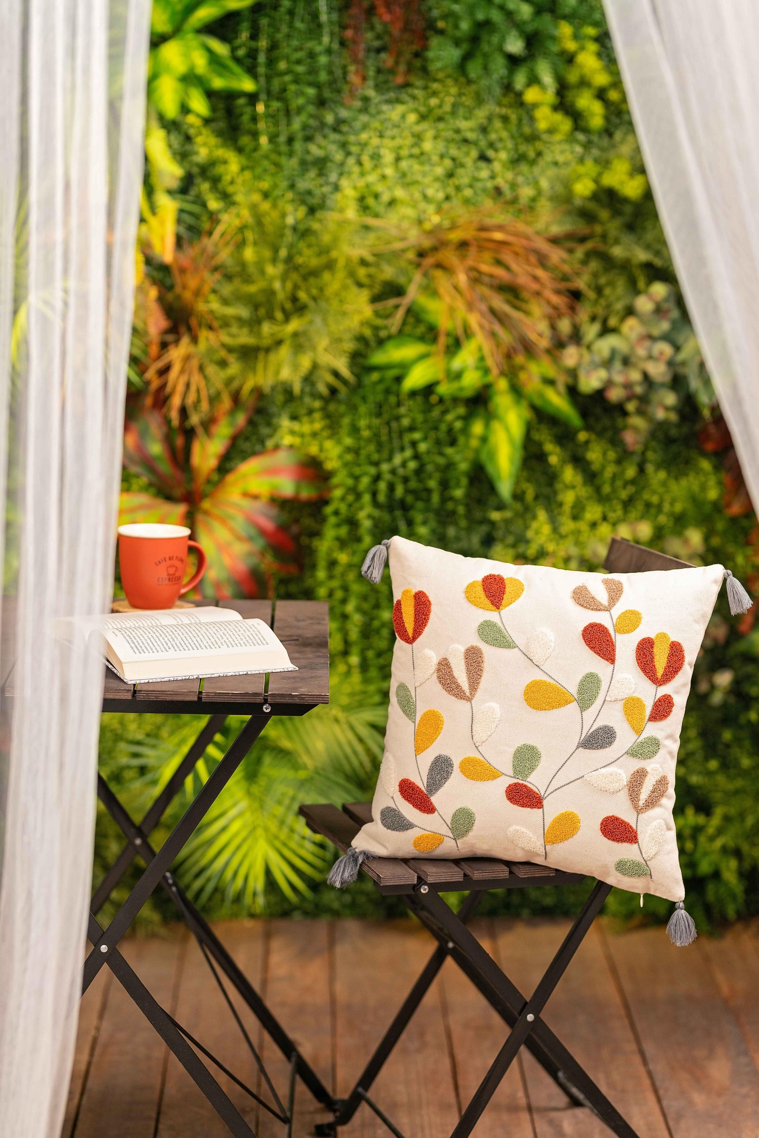 Ölçü: 50x50 cm
Kumaş: %100 Pamuk
Kumaş Özelliği: Yumuşak, hafif ve nefes alabilen doku
Kapanış Şekli: Gizli fermuarlı