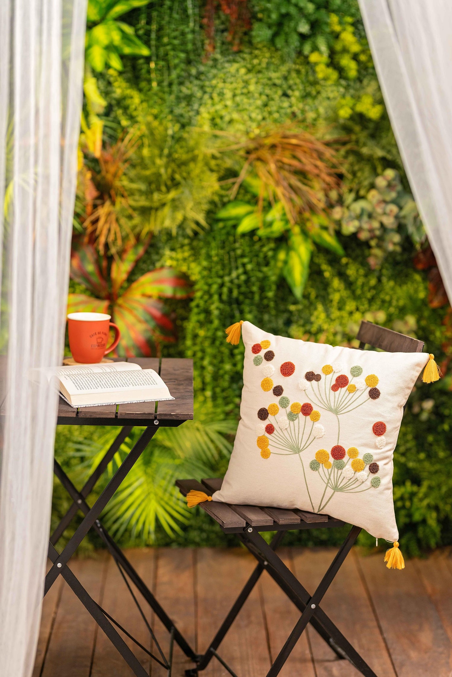 Ölçü: 50x50 cm
Kumaş: %100 Pamuk
Kumaş Özelliği: Yumuşak, hafif ve nefes alabilen doku
Kapanış Şekli: Gizli fermuarlı