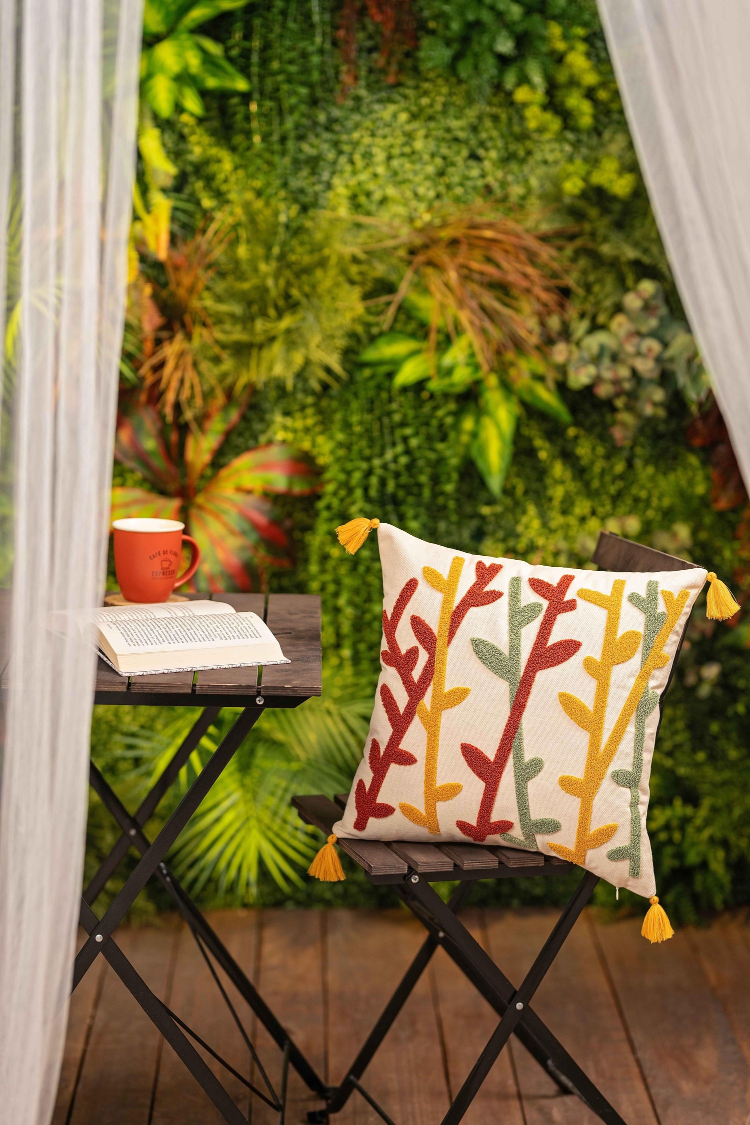 Ölçü: 50x50 cm
Kumaş: %100 Pamuk
Kumaş Özelliği: Yumuşak, hafif ve nefes alabilen doku
Kapanış Şekli: Gizli fermuarlı