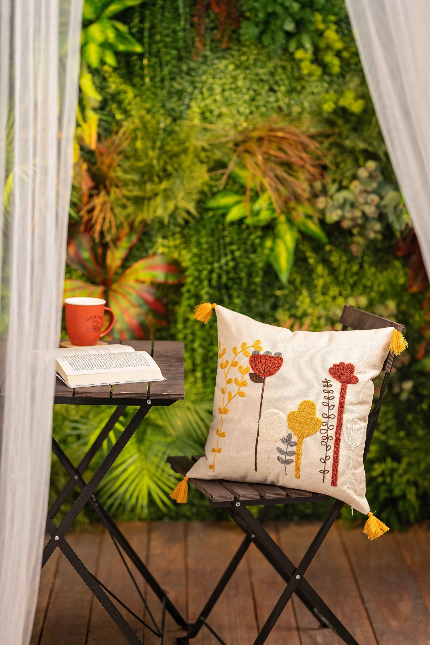 Ölçü: 50x50 cm
Kumaş: %100 Pamuk
Kumaş Özelliği: Yumuşak, hafif ve nefes alabilen doku
Kapanış Şekli: Gizli fermuarlı