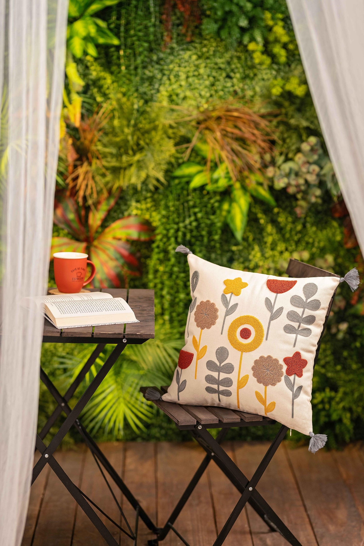 Ölçü: 50x50 cm
Kumaş: %100 Pamuk
Kumaş Özelliği: Yumuşak, hafif ve nefes alabilen doku
Kapanış Şekli: Gizli fermuarlı