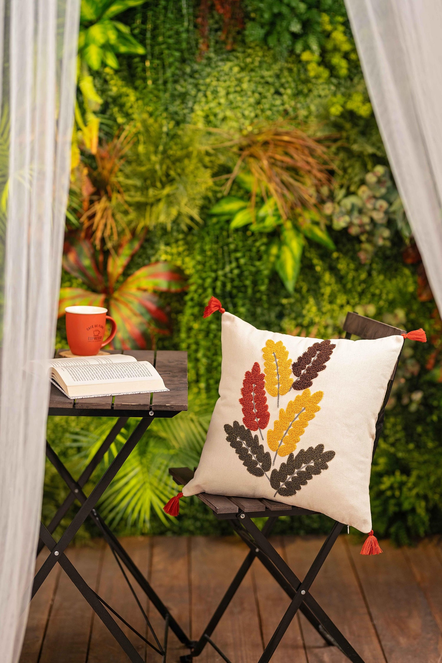 Ölçü: 50x50 cm
Kumaş: %100 Pamuk
Kumaş Özelliği: Yumuşak, hafif ve nefes alabilen doku
Kapanış Şekli: Gizli fermuarlı