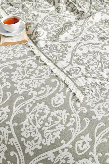 Damask desenli şık tasarım
%80 pamuk %20 Bambu kumaş, nefes alabilir yapı
Dayanıklı ve uzun ömürlü jakar dokuma
Tüm mevsimlerde kullanım için idealdir