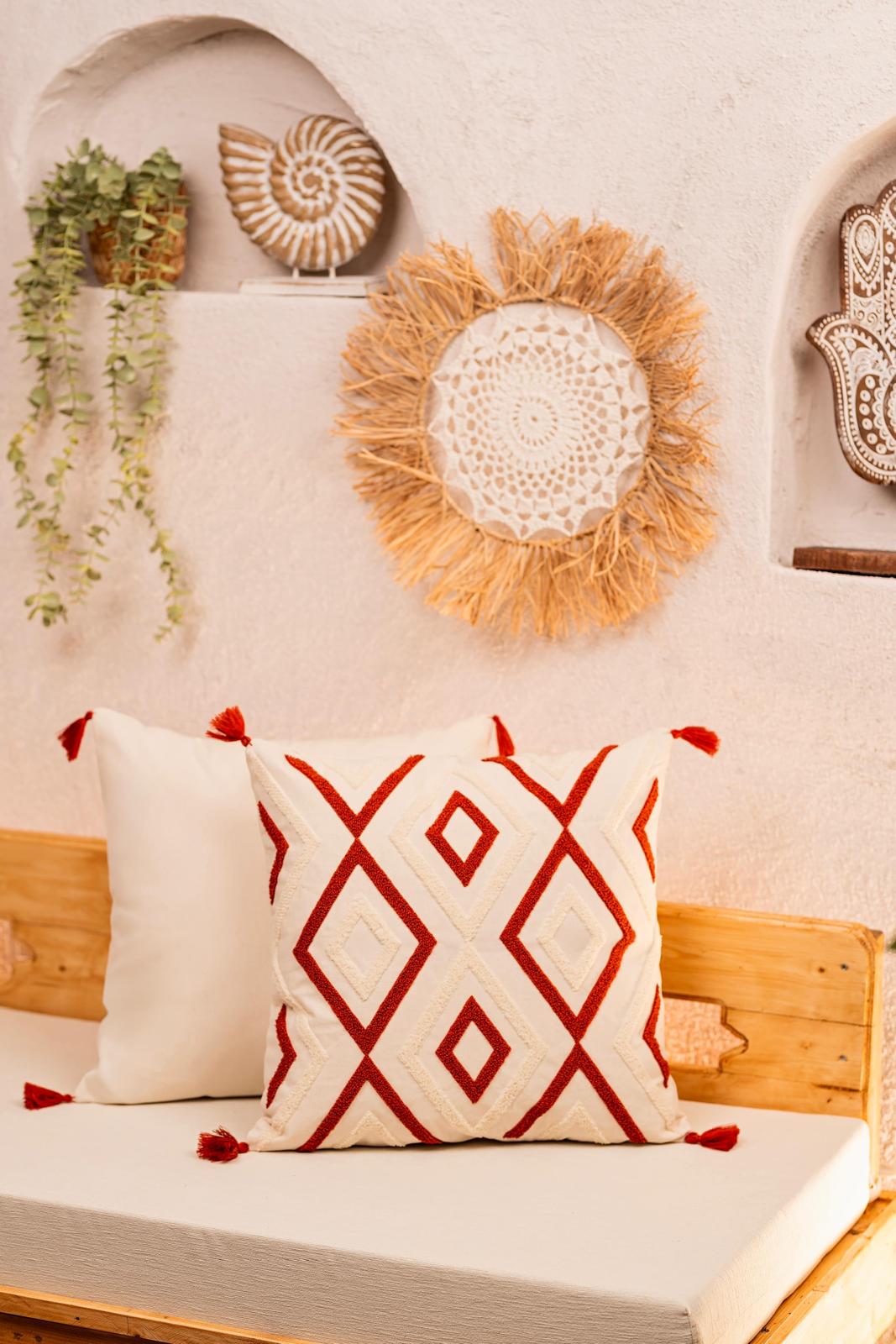 Ölçü: 50x50 cm
Kumaş: %100 Pamuk
Kumaş Özelliği: Yumuşak, hafif ve nefes alabilen doku
Kapanış Şekli: Gizli fermuarlı