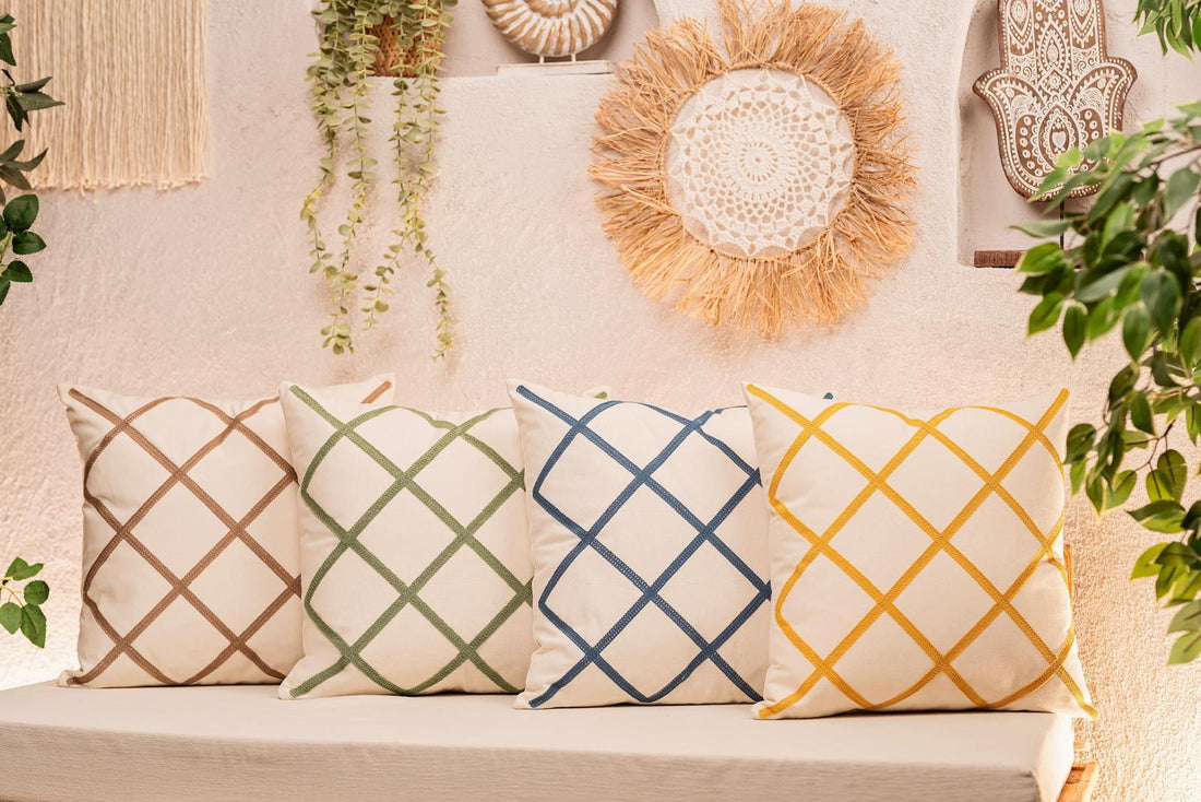 Ölçü: 50x50 cm
Kumaş: %100 Pamuk
Kumaş Özelliği: Yumuşak, hafif ve nefes alabilen doku
Kapanış Şekli: Gizli fermuarlı