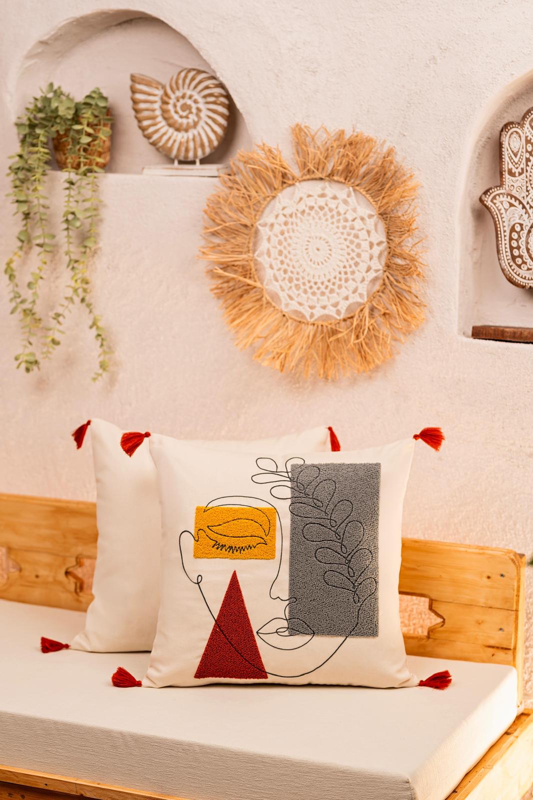 Ölçü: 50x50 cm
Kumaş: %100 Pamuk
Kumaş Özelliği: Yumuşak, hafif ve nefes alabilen doku
Kapanış Şekli: Gizli fermuarlı