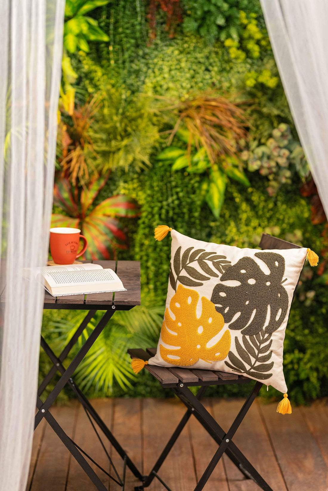 Ölçü: 50x50 cm
Kumaş: %100 Pamuk
Kumaş Özelliği: Yumuşak, hafif ve nefes alabilen doku
Kapanış Şekli: Gizli fermuarlı