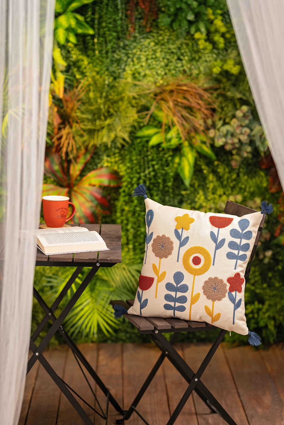 Ölçü: 50x50 cm
Kumaş: %100 Pamuk
Kumaş Özelliği: Yumuşak, hafif ve nefes alabilen doku
Kapanış Şekli: Gizli fermuarlı