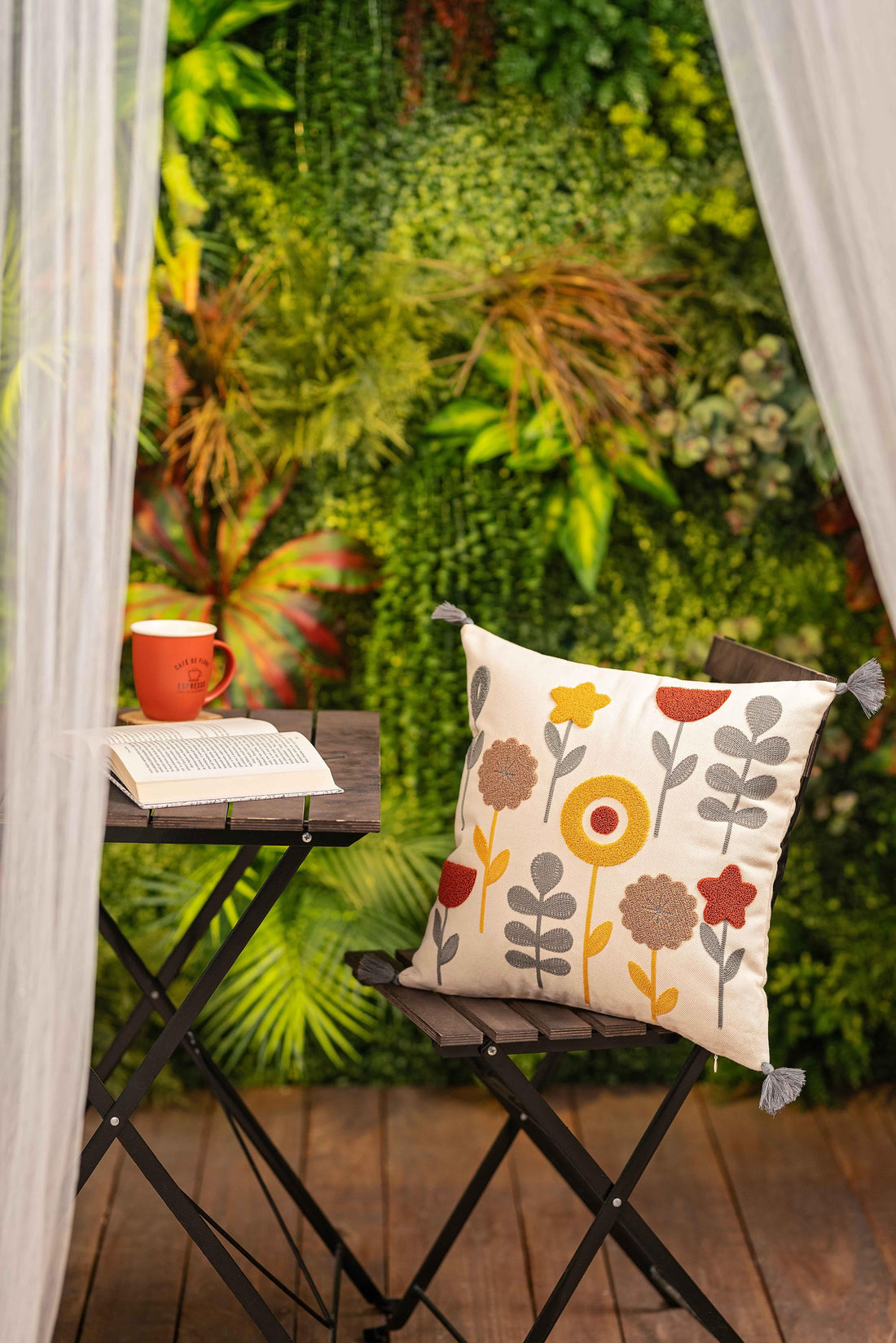 Ölçü: 50x50 cm
Kumaş: %100 Pamuk
Kumaş Özelliği: Yumuşak, hafif ve nefes alabilen doku
Kapanış Şekli: Gizli fermuarlı